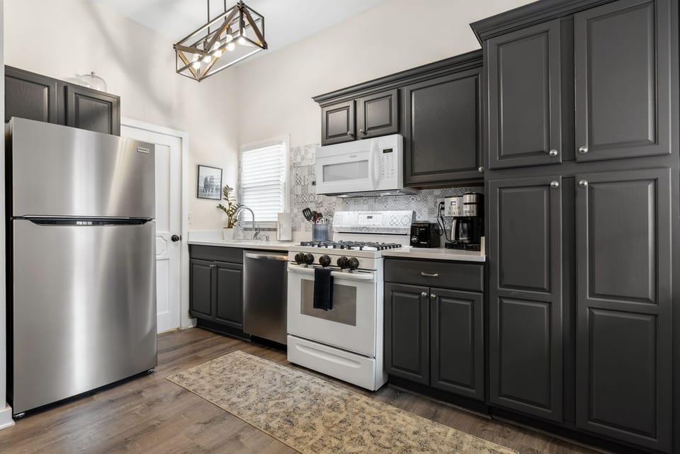 Fully Stocked Kitchen! 