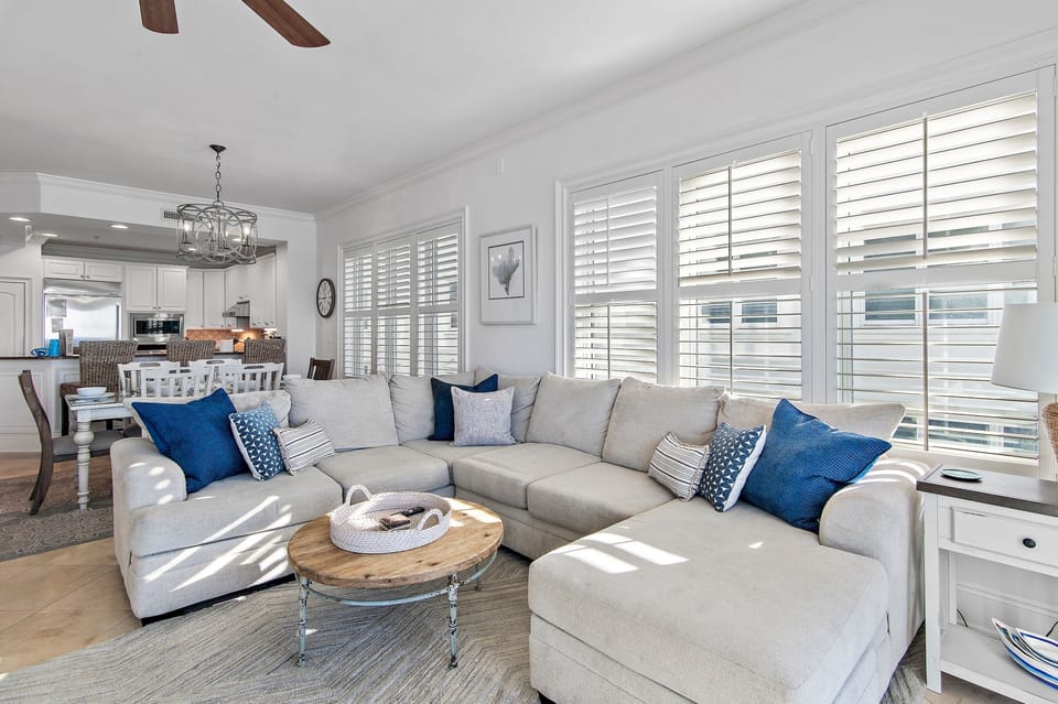 Living Room - Very comfortable sectional.