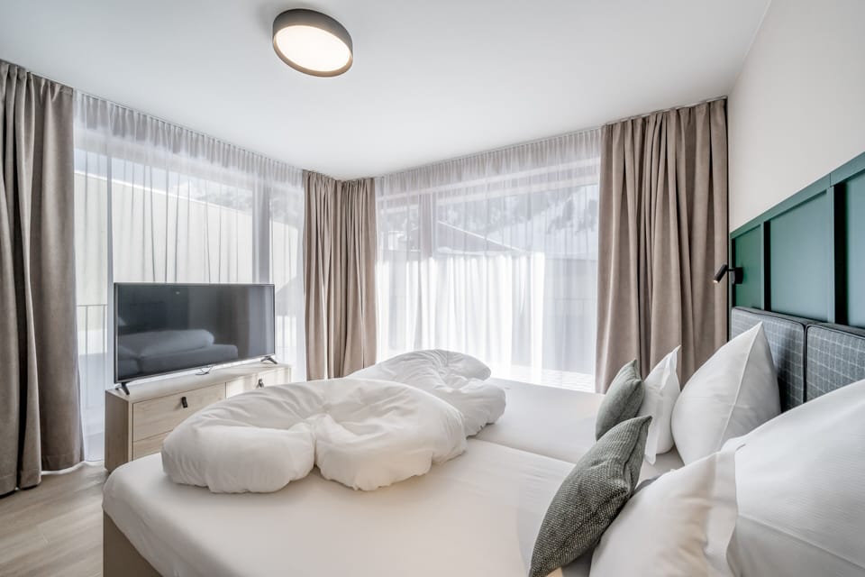 Soundproofing, free WiFi, bed sheets