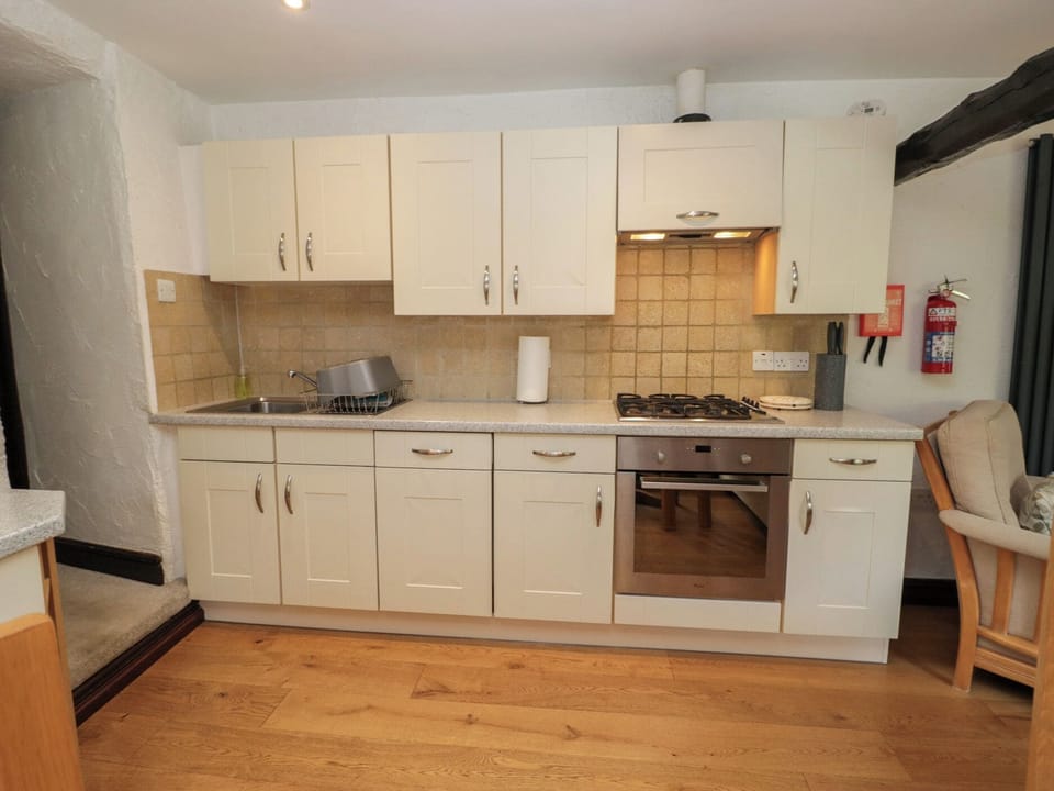 Cottage | Private kitchen | Fridge, dishwasher, electric kettle, toaster