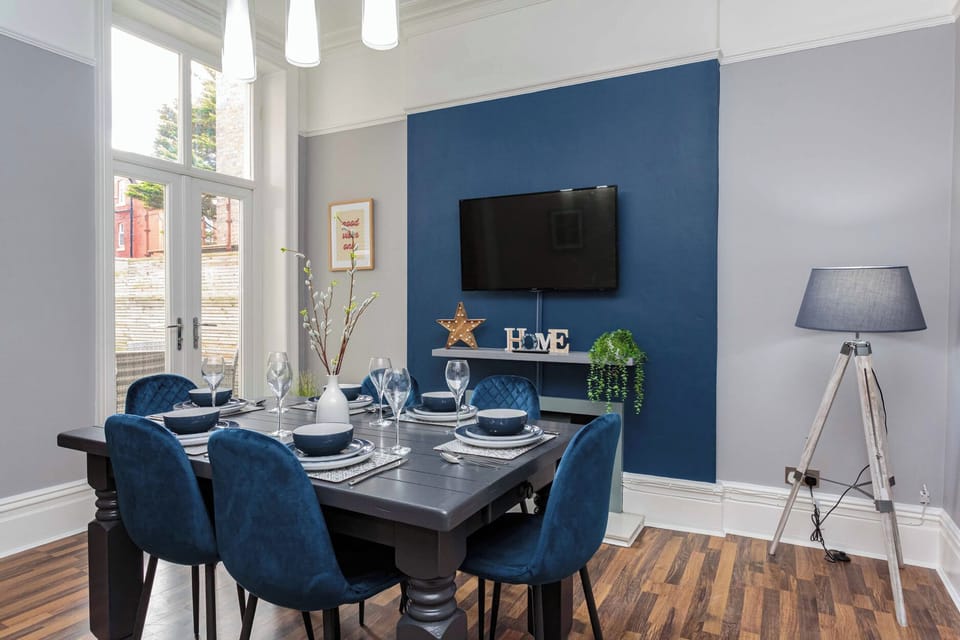 Cottage | Dining