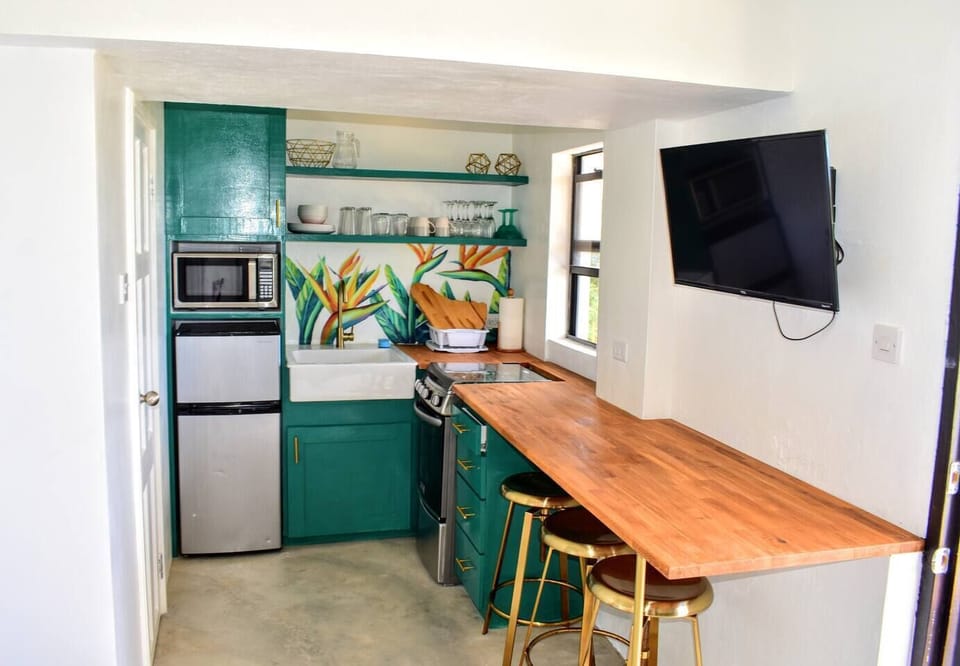 Eat in Kitchenette 