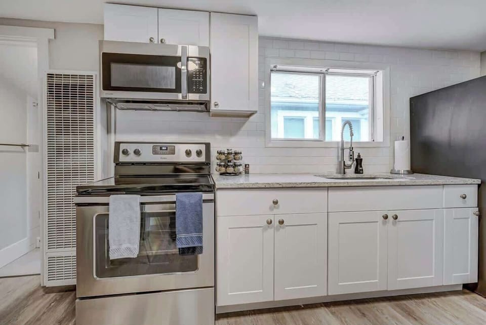 We have a fully equipped kitchen. Along with many other products and appliances, we also offer a refrigerator, microwave, stove, coffee machine, and more!
