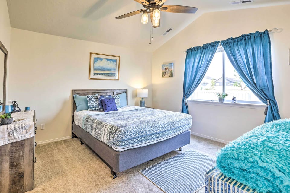 Bedroom 1 | Main Level | Queen Bed | Linens Provided