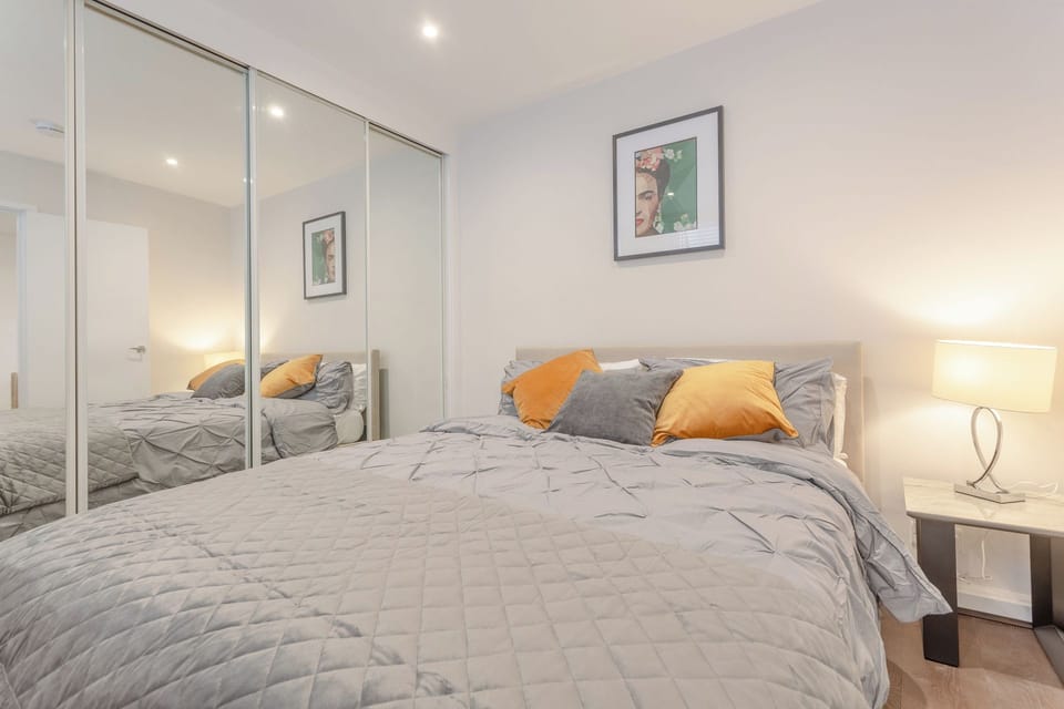 Contemporary Flat Sleeps 3 West London Apartment in City of Westminster