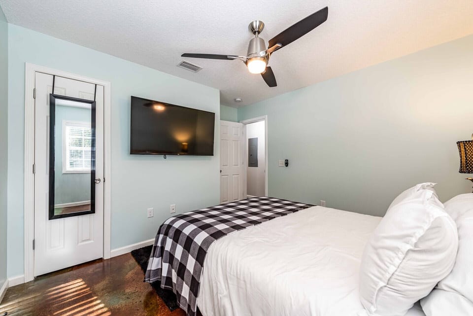 Bedroom #3: Queen Bed (remote-controlled LED lights under bed), Smart TV. 