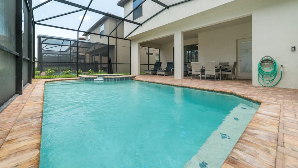 Beautiful 6 bed 4 bath villa located in Windsor At Westside Resort