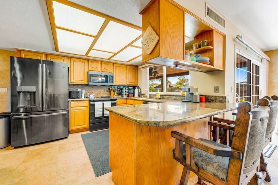 Kitchen with barstool seating