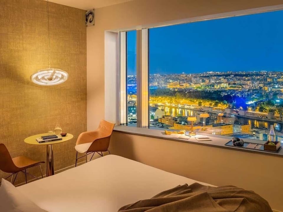 Premium bedding, pillowtop beds, in-room safe, desk