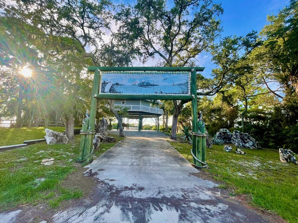 Entrance Gateway to Cloud 9
