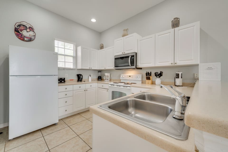 Kitchen | Cooking Basics | Blender | Electric Tea kettle | Trash Bags