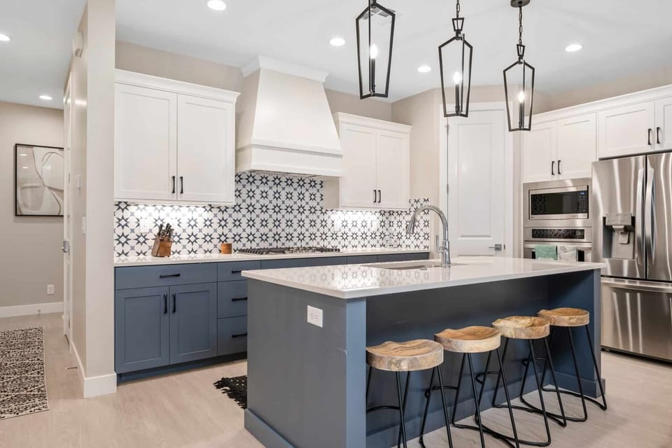 Townhome, 4 Bedrooms | Private kitchen | Fridge, oven, coffee/tea maker, toaster