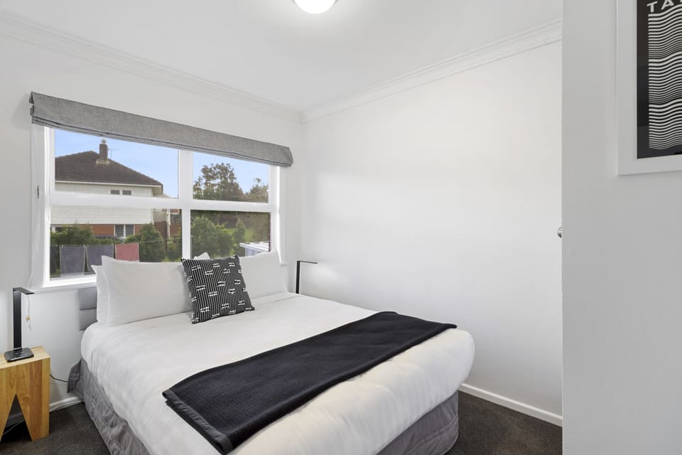 Apartment | 2 bedrooms, laptop workspace, iron/ironing board, free WiFi