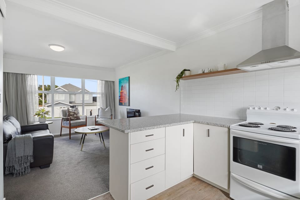 Apartment | Living area | 42-inch TV with cable channels