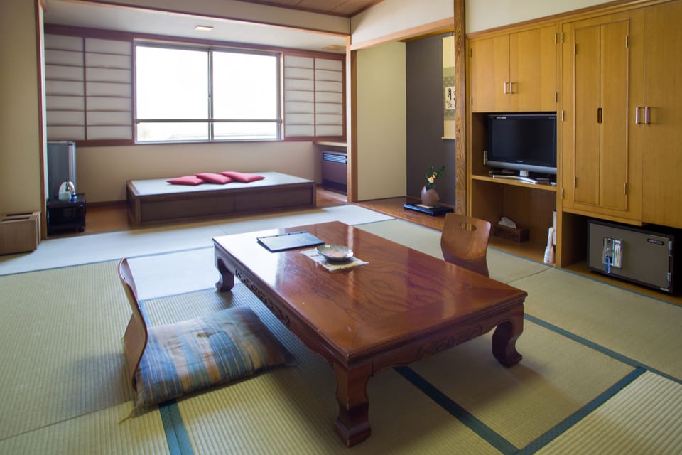 Down comforters, in-room safe, desk, free WiFi