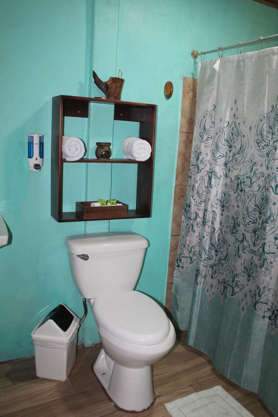 Standard Room | Bathroom | Shower, rainfall showerhead, towels, soap