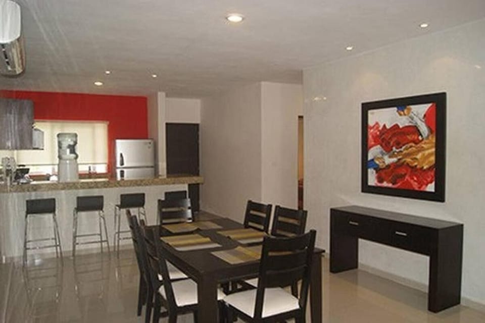 Apartment, 2 Bedrooms, Balcony, Garden View | Dining
