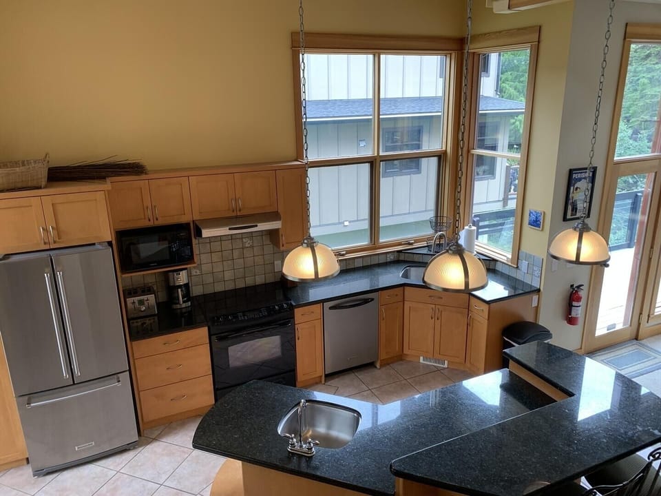 House, 3 Bedrooms | Private kitchen | Coffee/tea maker, fridge, oven, toaster