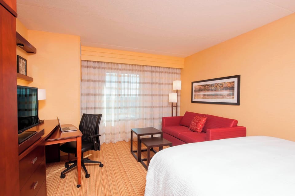 Premium bedding, in-room safe, desk, iron/ironing board