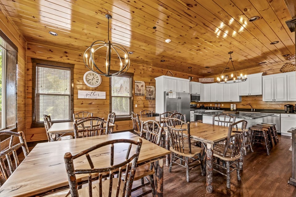 Kitchen/Dining Area
