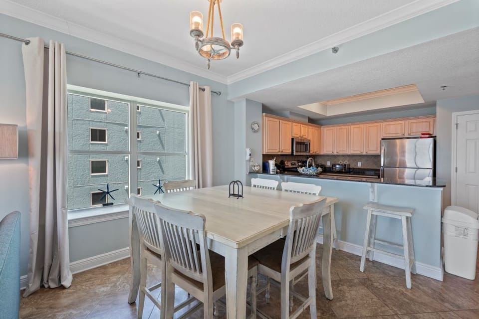 9 Crystal Shores West 108 Dining Area