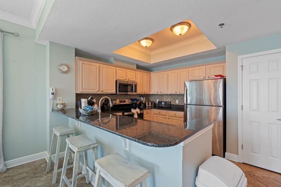 10 Crystal Shores West 108 Kitchen