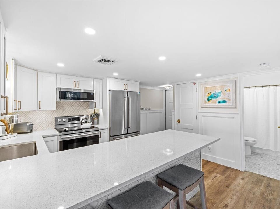 Breakfast Bar/Kitchen