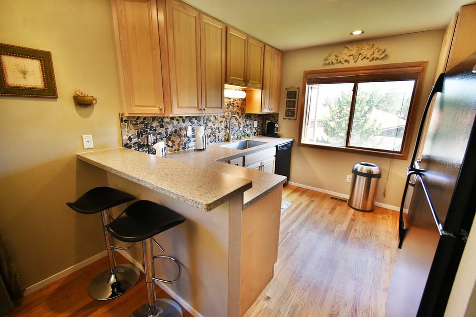 Fully Equipped Kitchen, Bar Seats 2 - Fully Equipped Kitchen, Bar Seats 2