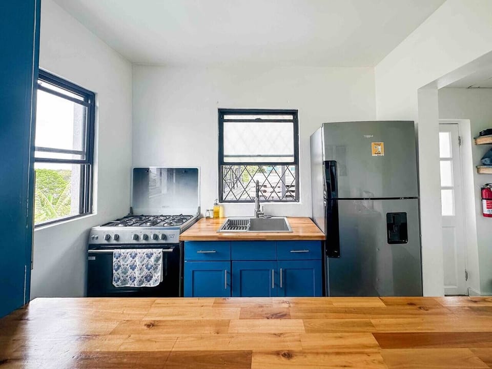 Full Kitchen 