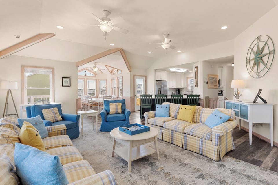 WH415: O'Shinn View | Top Level Living Area