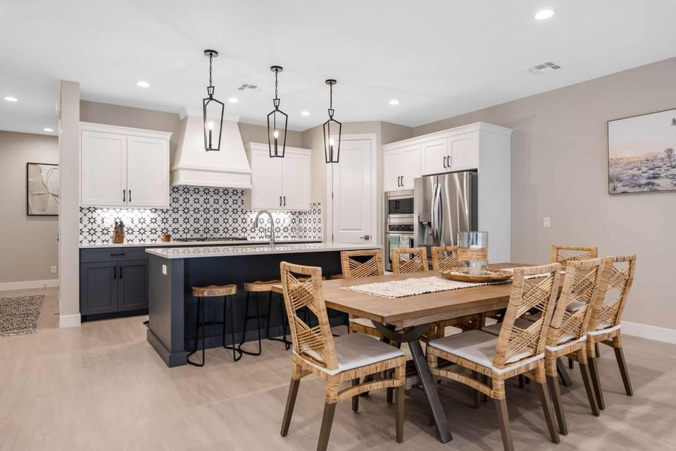 Dining Room/Fully Equipped Kitchen