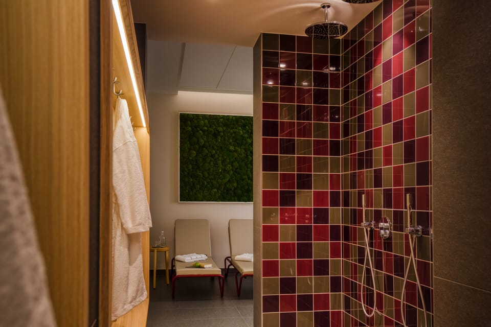 Sauna, steam room