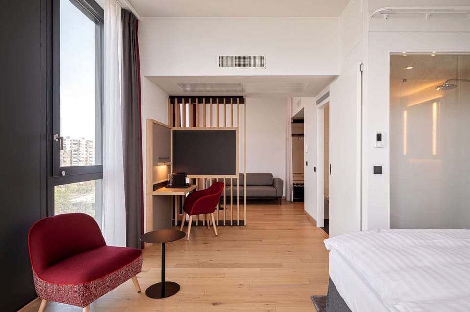 Junior Suite | Minibar, in-room safe, desk, laptop workspace