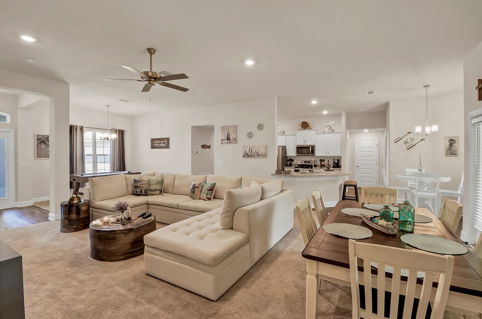 6 seat Dining Table, 4 Seat Breakfast Nook.