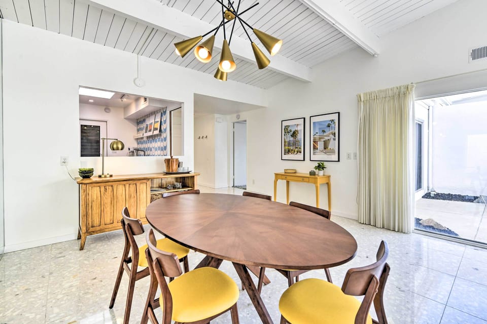 Dining Room | Dishware/Flatware Provided