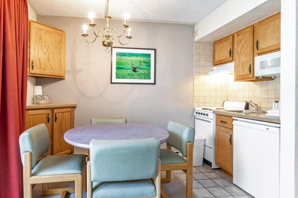 Studio, 1 Queen Bed with Sofa bed (Lift House Lodge, Vail Lionshead Stud) | Private kitchen
