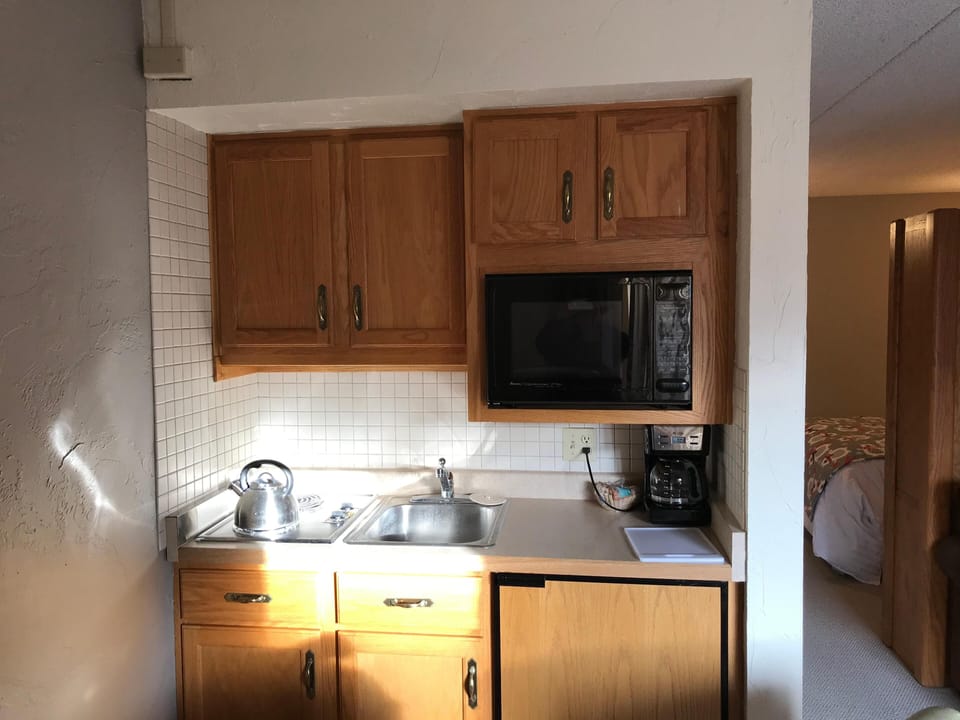 House, 1 Queen Bed with Sofa bed (Lift House 403, Studio Condo in Vail ) | Private kitchen | Cookware/dishes/utensils