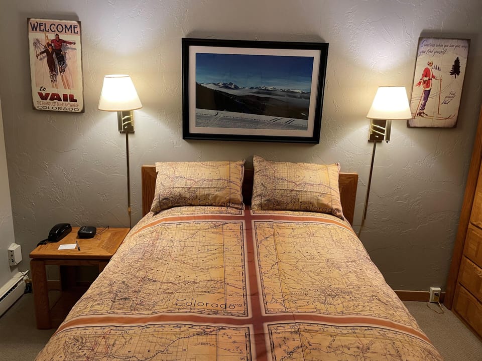 House, 1 Queen Bed with Sofa bed (Lift House 403, Studio Condo in Vail ) | Iron/ironing board, bed sheets