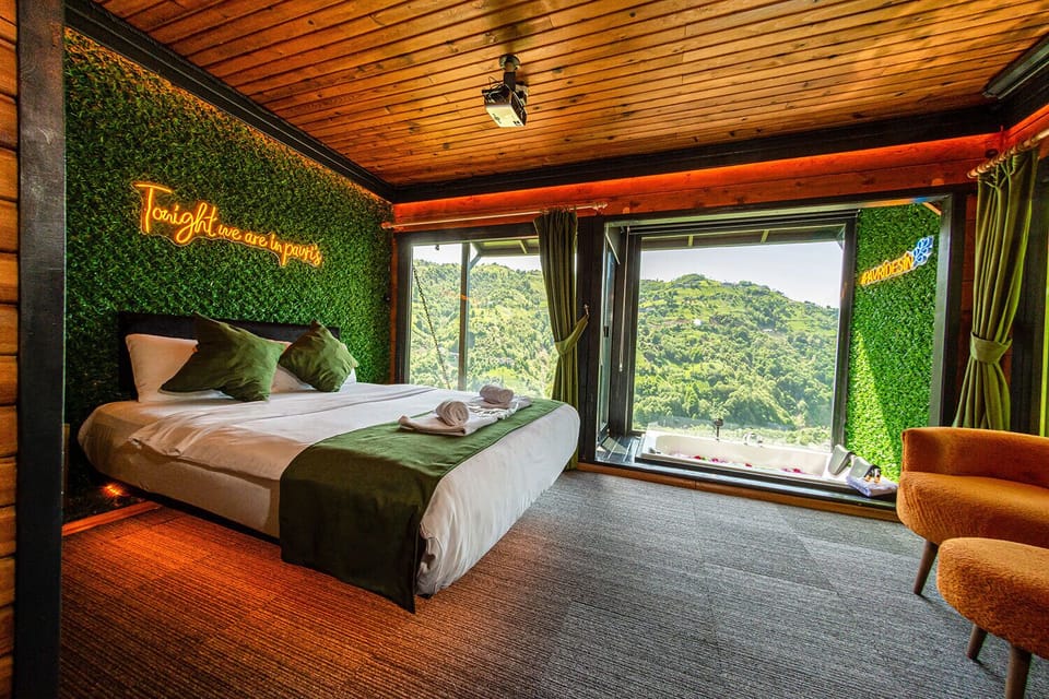 Nature Room Suite 1 | Egyptian cotton sheets, premium bedding, minibar, desk