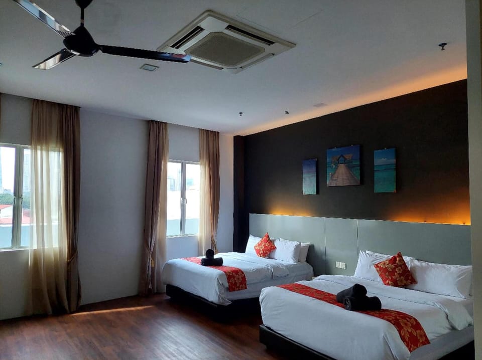 The Sakura Penthouse | In-room safe, desk, free WiFi, bed sheets