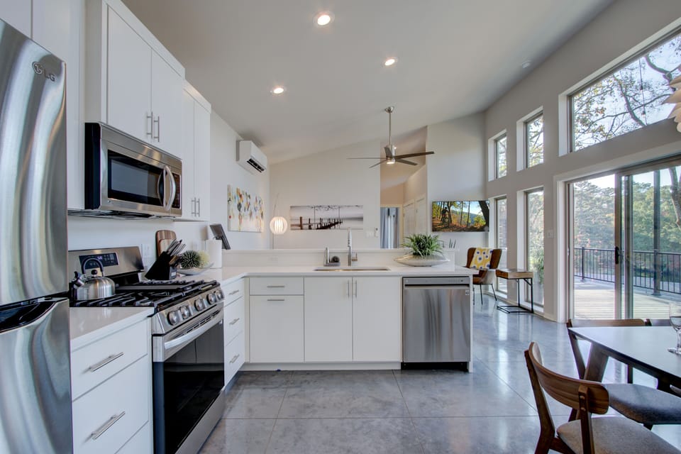 Kitchen with fridge, freezer w/ice maker, stove & oven, microwave & dishwasher.