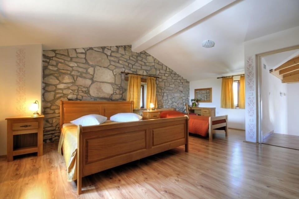 Family Triple Room | Free WiFi, bed sheets