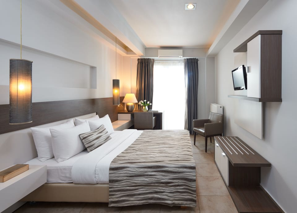 Premium bedding, desk, soundproofing, free WiFi