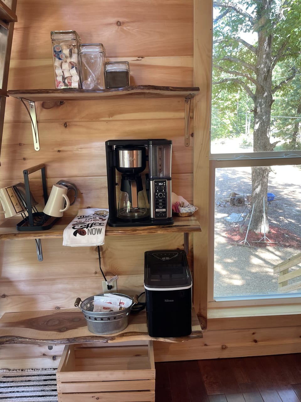Coffee bar and ice maker