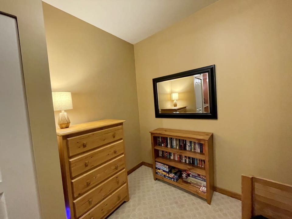 Alcove - Dresser with Book Shelf 