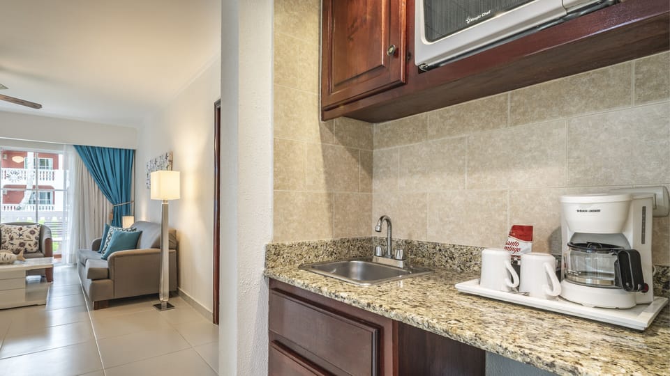 Family Suite  ( Better Together) | Private kitchen | Coffee/tea maker