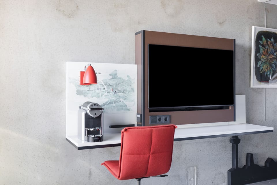 Twin Room (Solo Up) | Minibar, in-room safe, individually decorated, desk