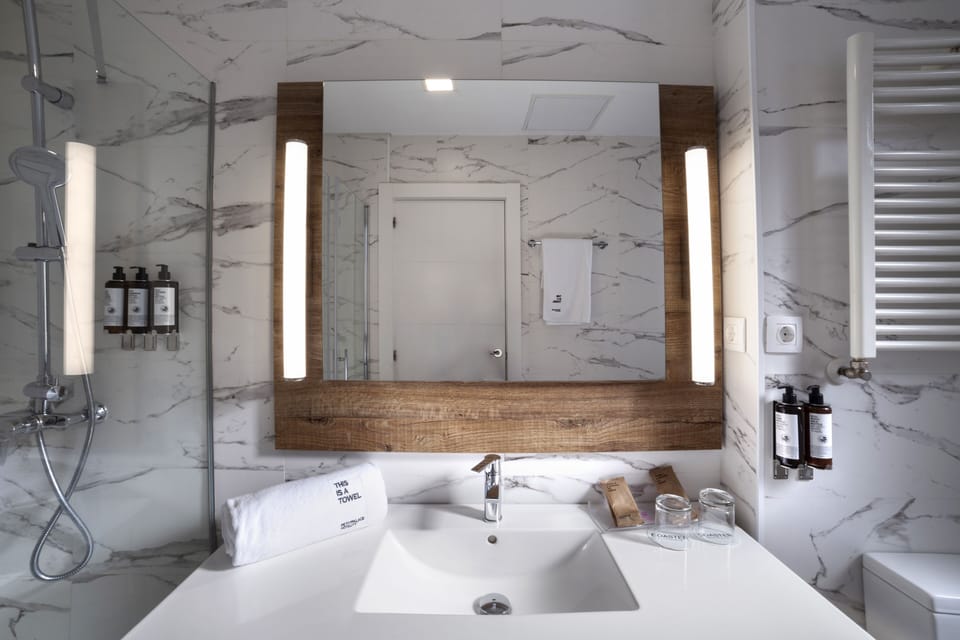 Basic Double Room | Minibar, in-room safe, desk, blackout drapes