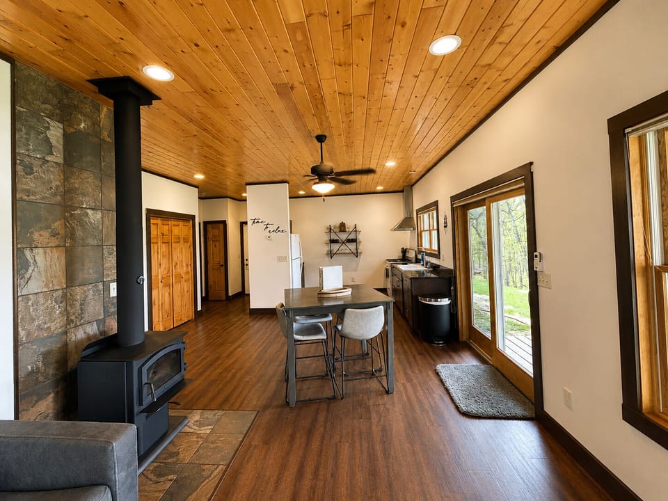 Dining & kitchen area