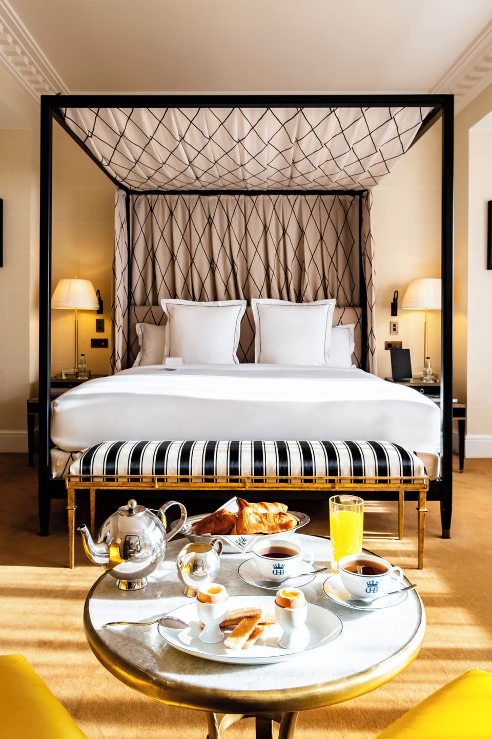 Suite, 1 King Bed with Sofa bed, Garden View | Premium bedding, minibar, in-room safe, individually decorated